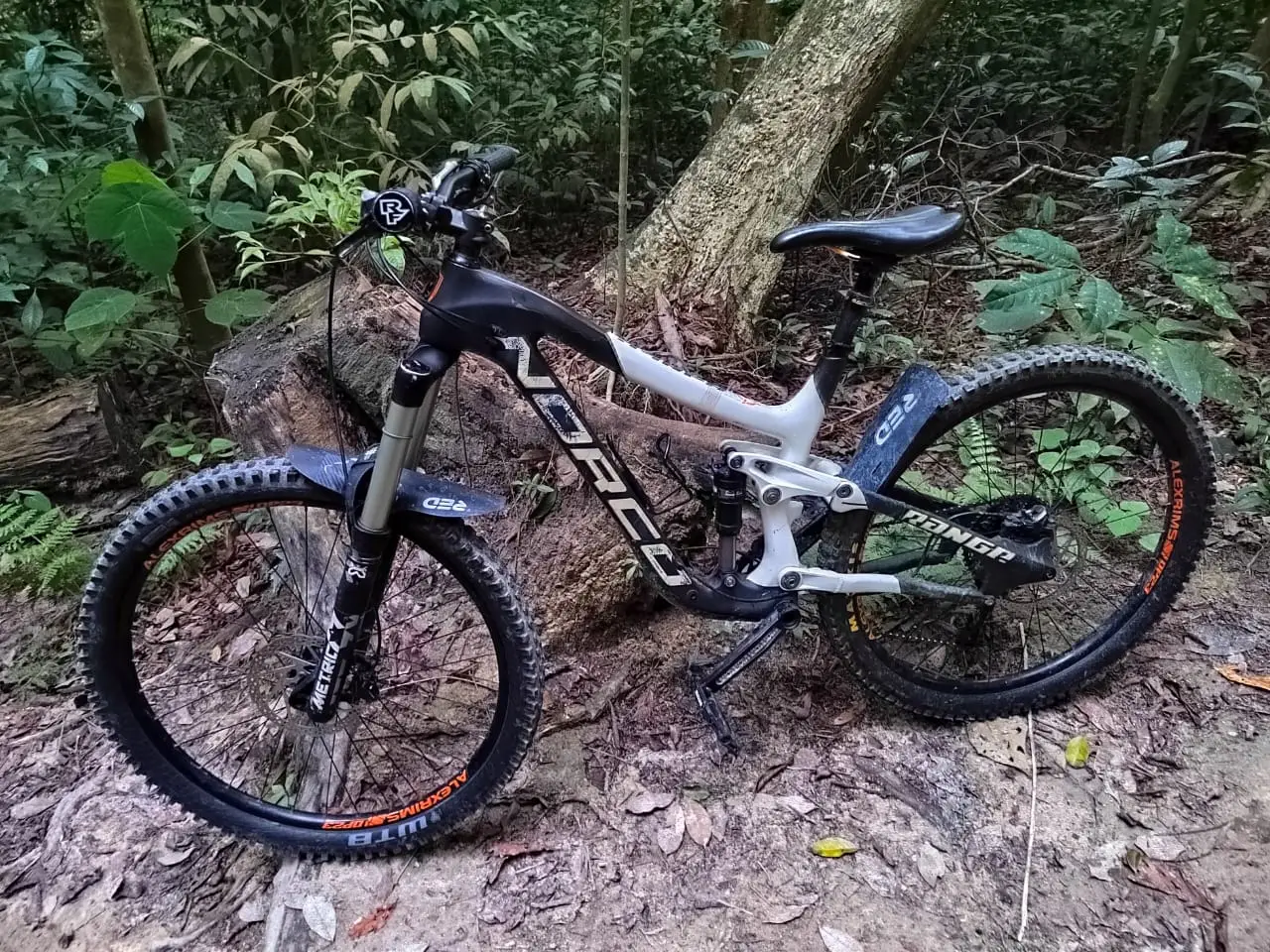 Buy Carbon MTB free Thule bike rack: Norco Range Enduro Mountain Bike Carbon full Susp 27.5" Canadian big brand " Norco" (free THULE bike rack worth RM 3800, suitable for SUV and middle size sedan)