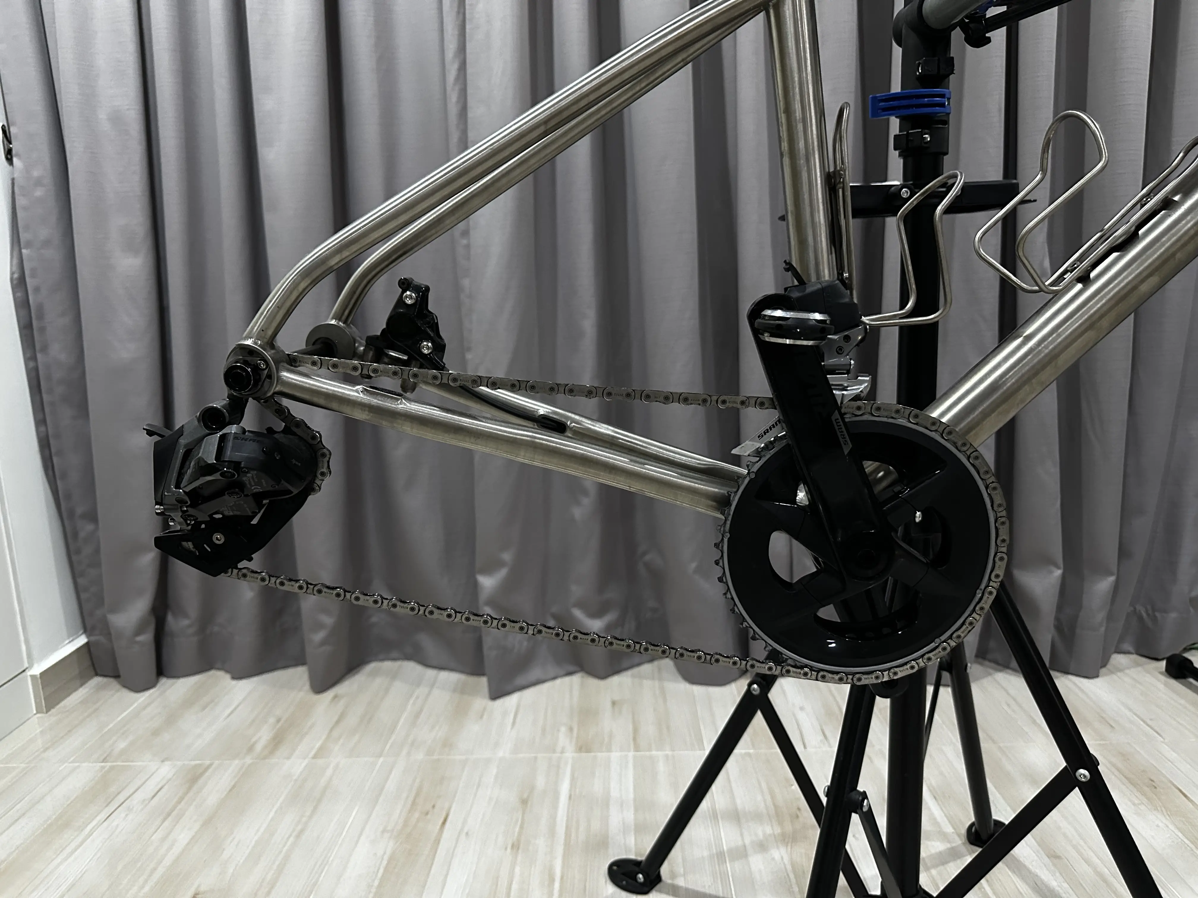 Waltly Titanium frame with SRAM Rival AXS