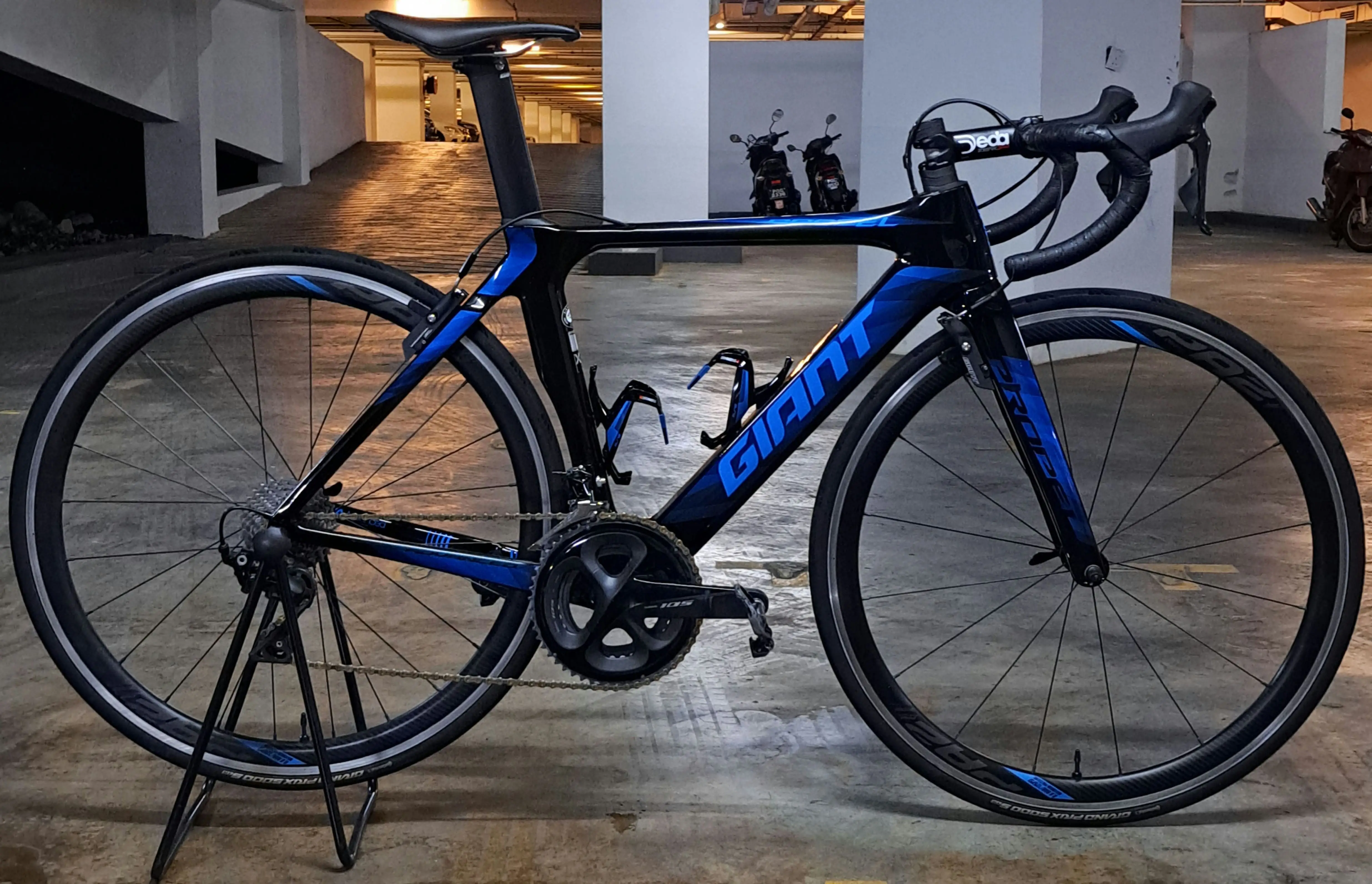 Giant Propel Advanced 2 Road Bike(Electric Blue/Black)[Price can nego]