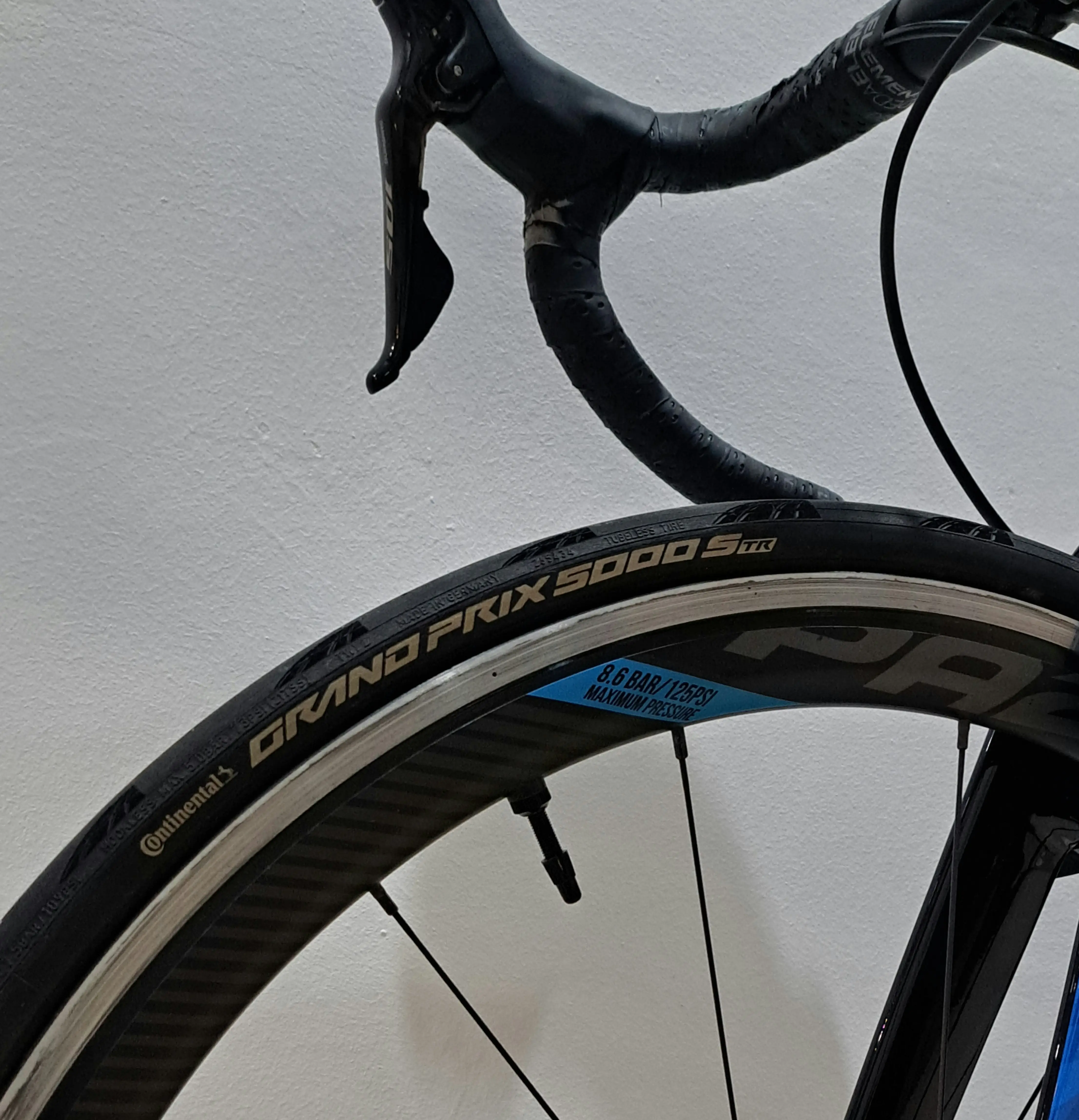 Giant Propel Advanced 2 Road Bike(Electric Blue/Black)[Price can nego]