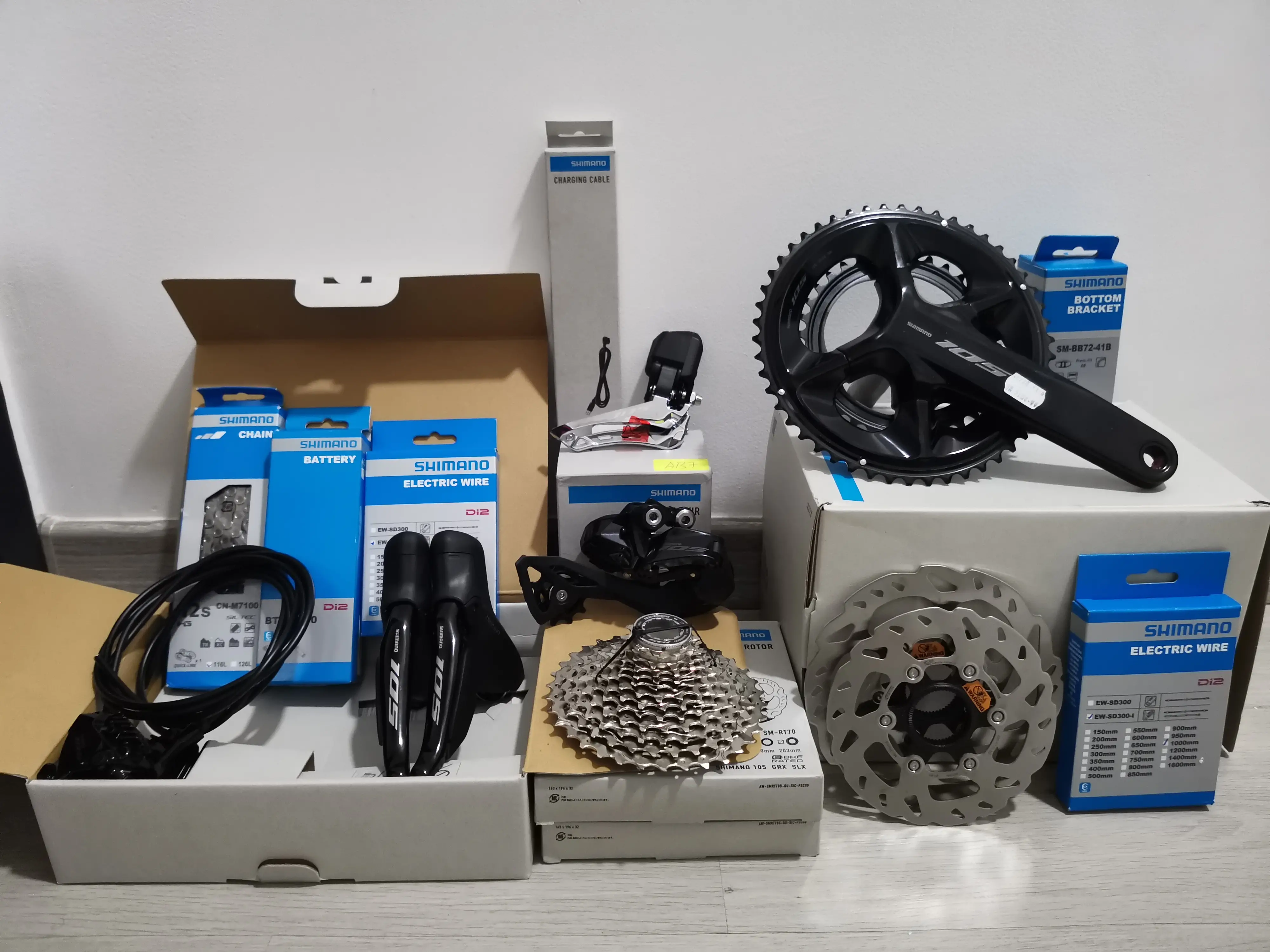 Shimano 105 (R7100) 12 Speeds Di2 (Disc) Brand New !