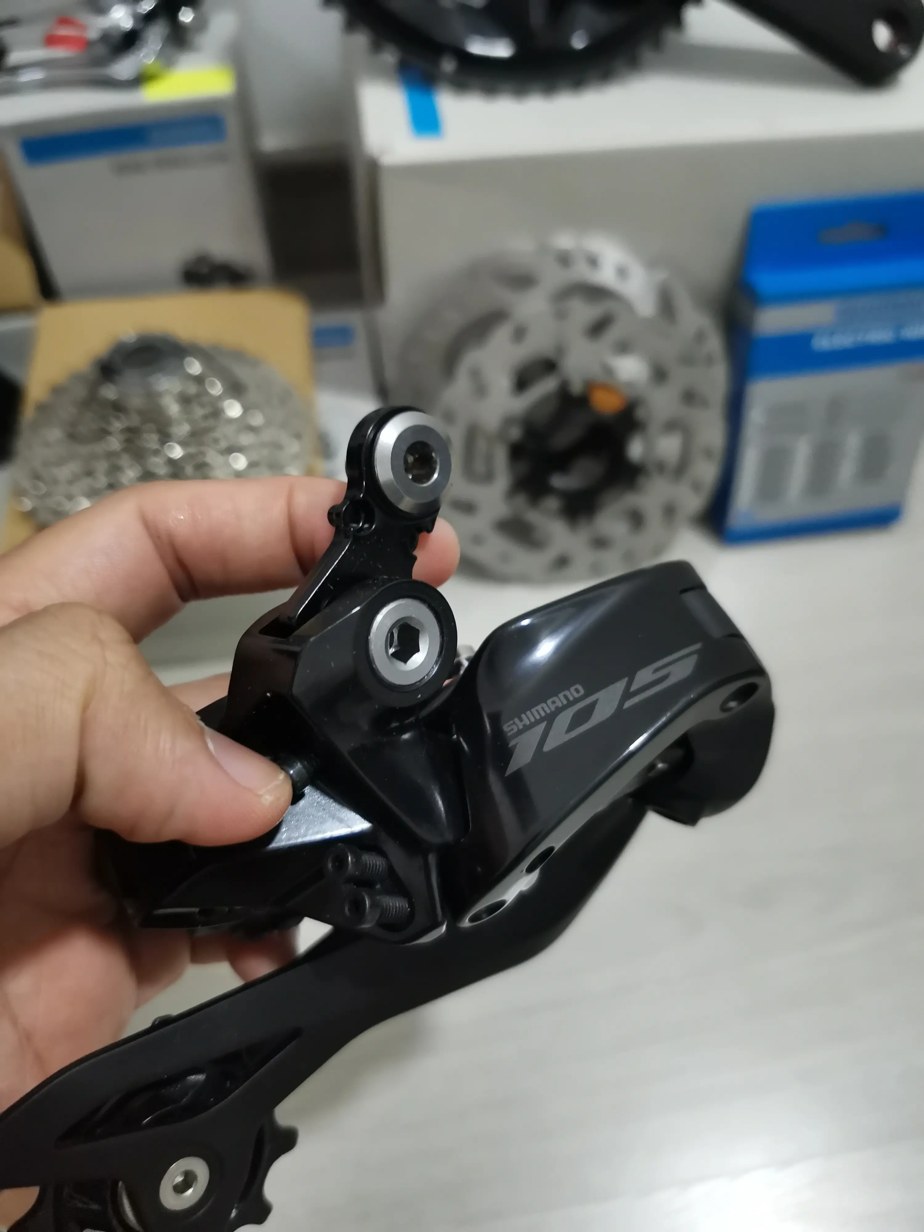 Shimano 105 (R7100) 12 Speeds Di2 (Disc) Brand New !