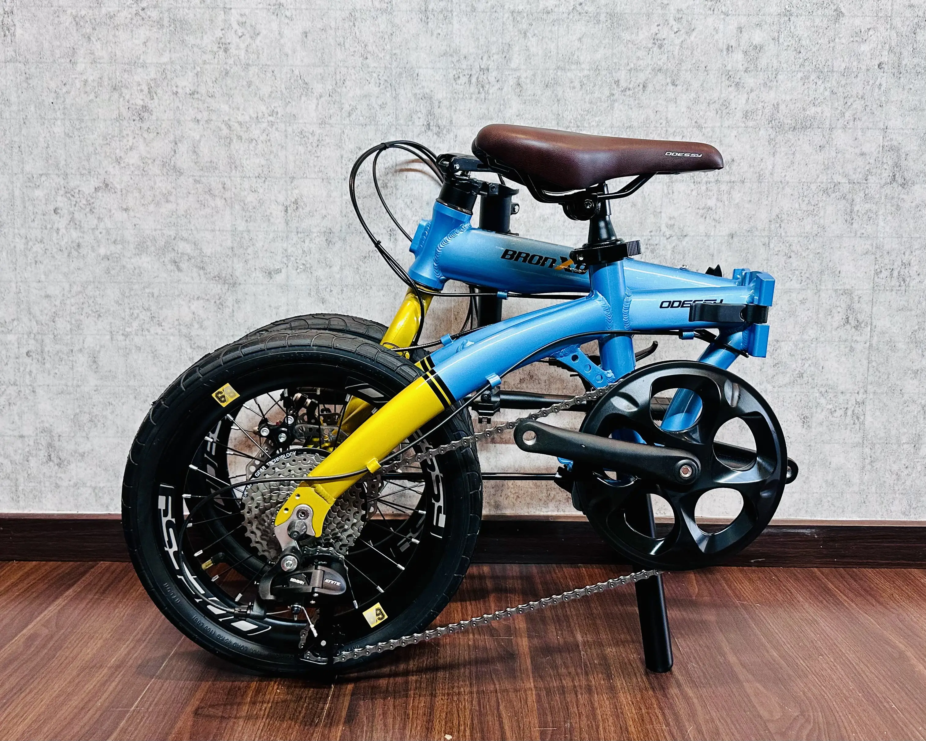 TRS ODESSY BRONX 9 SPEED ALLOY FRAME DISC BRAKE