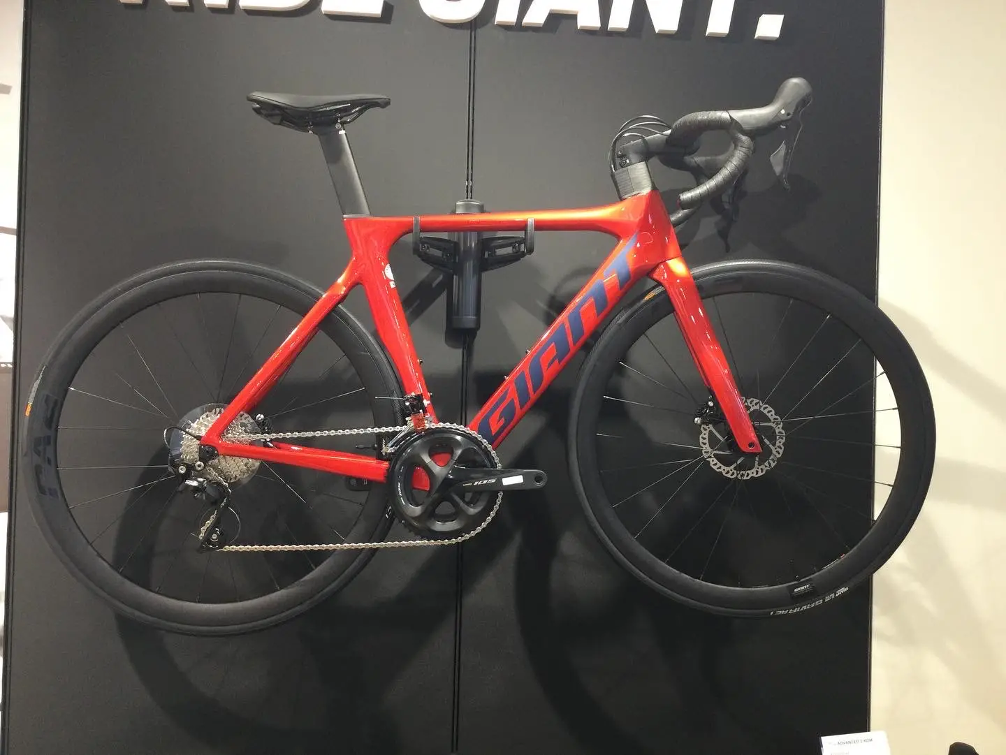 GIANT Propel Advanced 2 Disc Carbon Road Bike