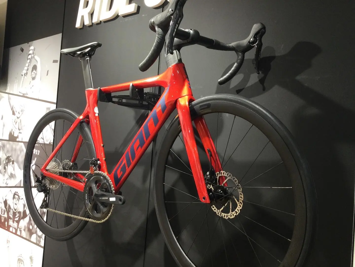 GIANT Propel Advanced 2 Disc Carbon Road Bike