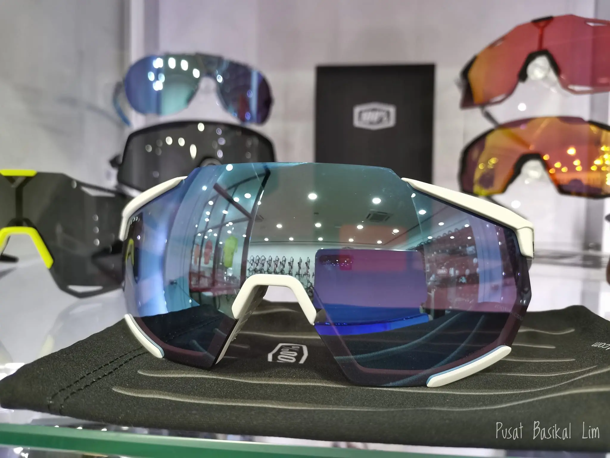 Ride 100% Racetrap Matte White  (Hiper Blue Multilayer Mirror Lens)