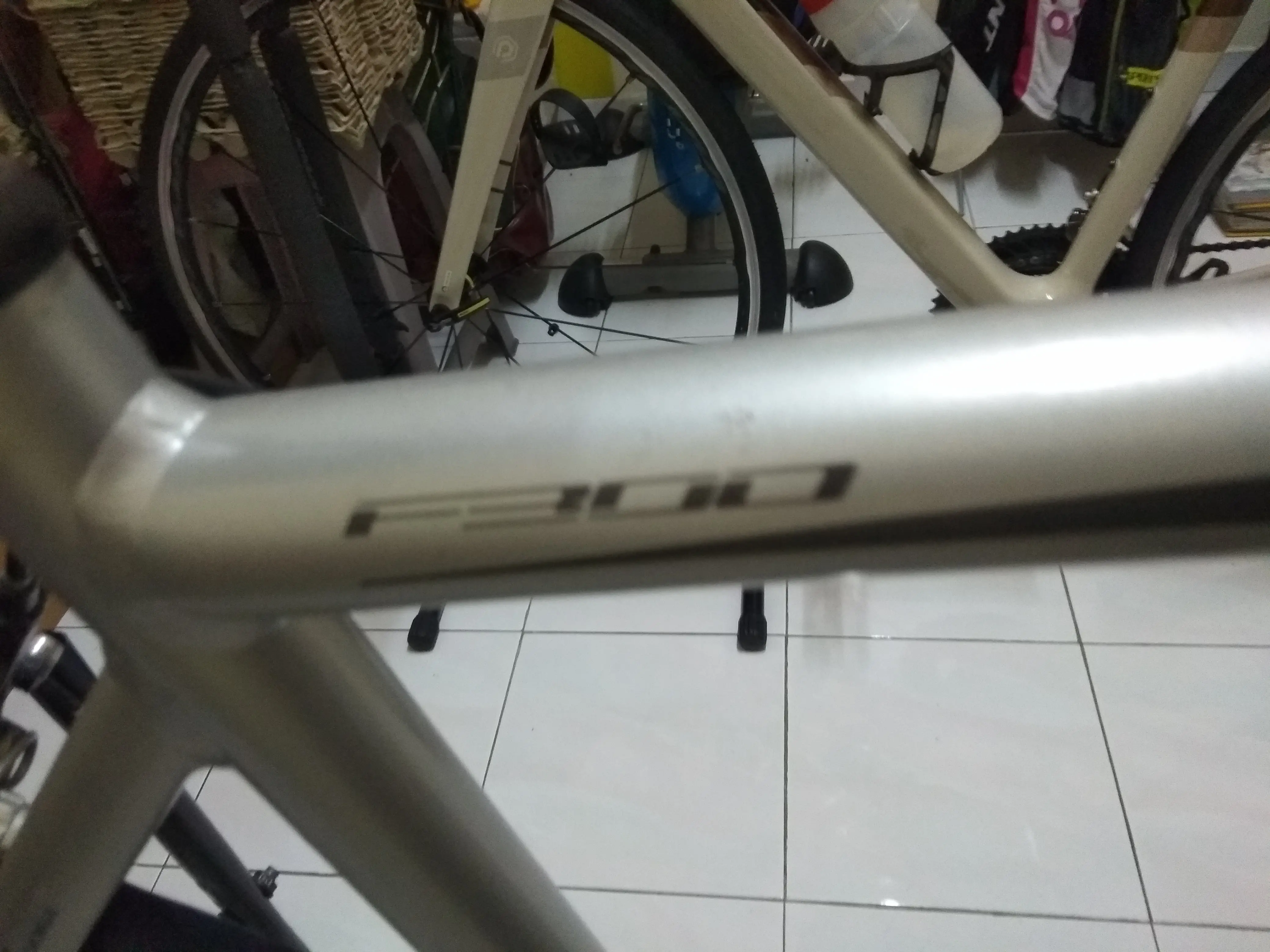 POLYGON F300 SHIMANO 105 / 2X11