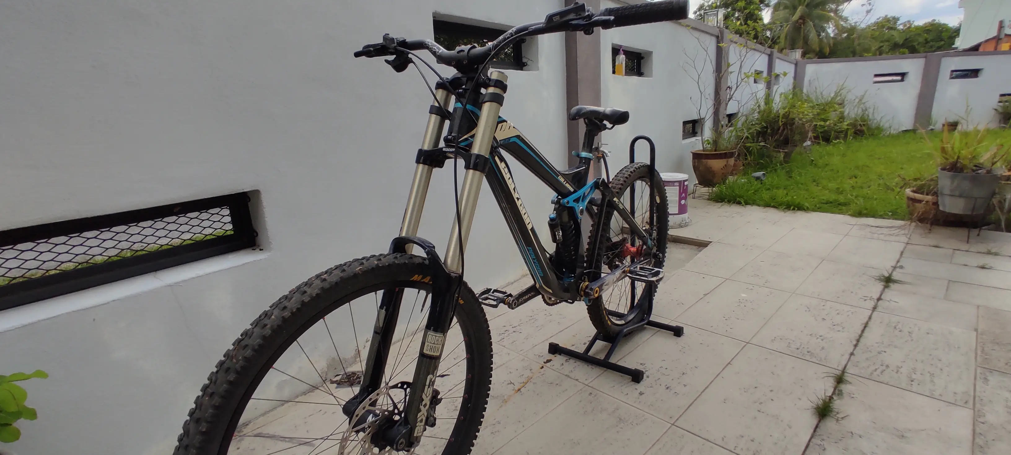 Polygon Collosus DH2 2011 and Specialized Status 1 2014