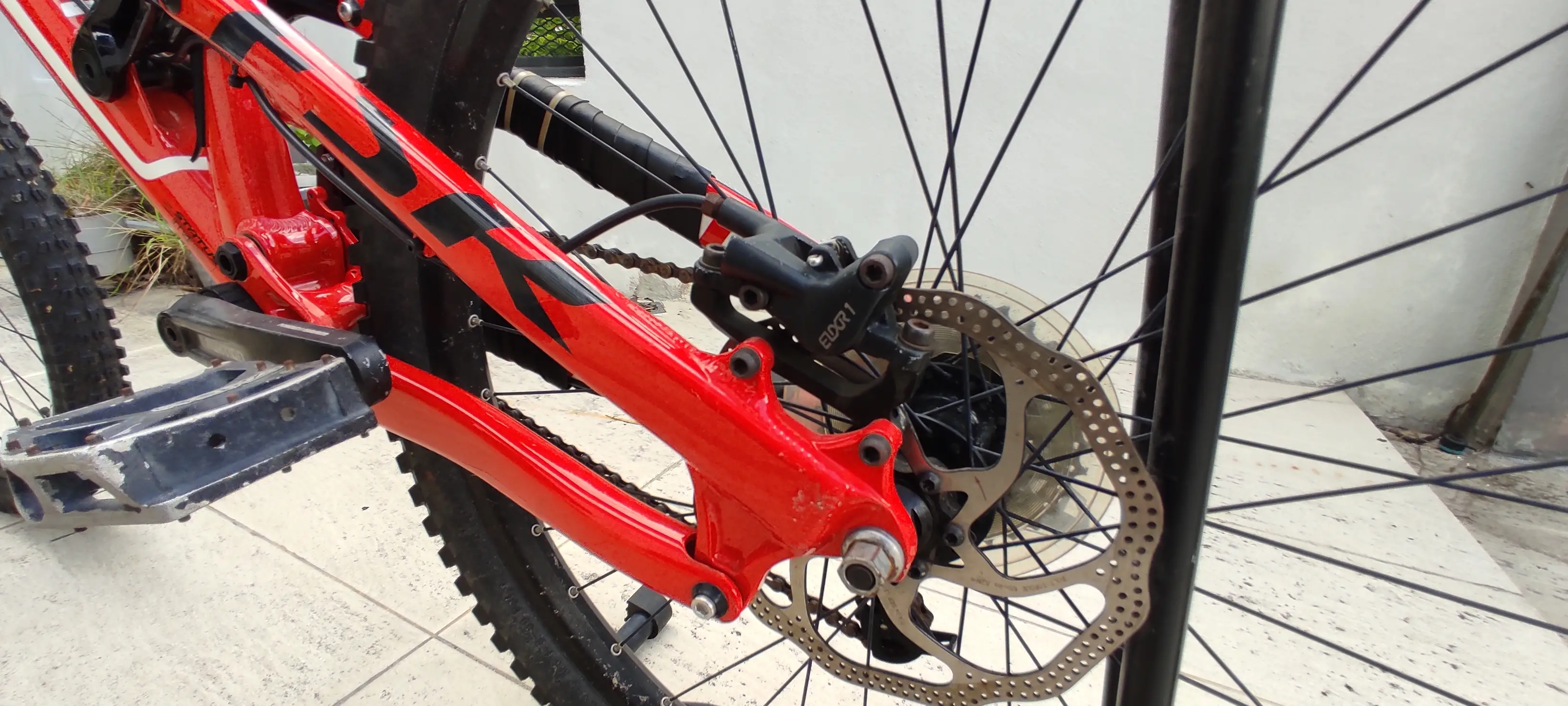 Polygon Collosus DH2 2011 and Specialized Status 1 2014