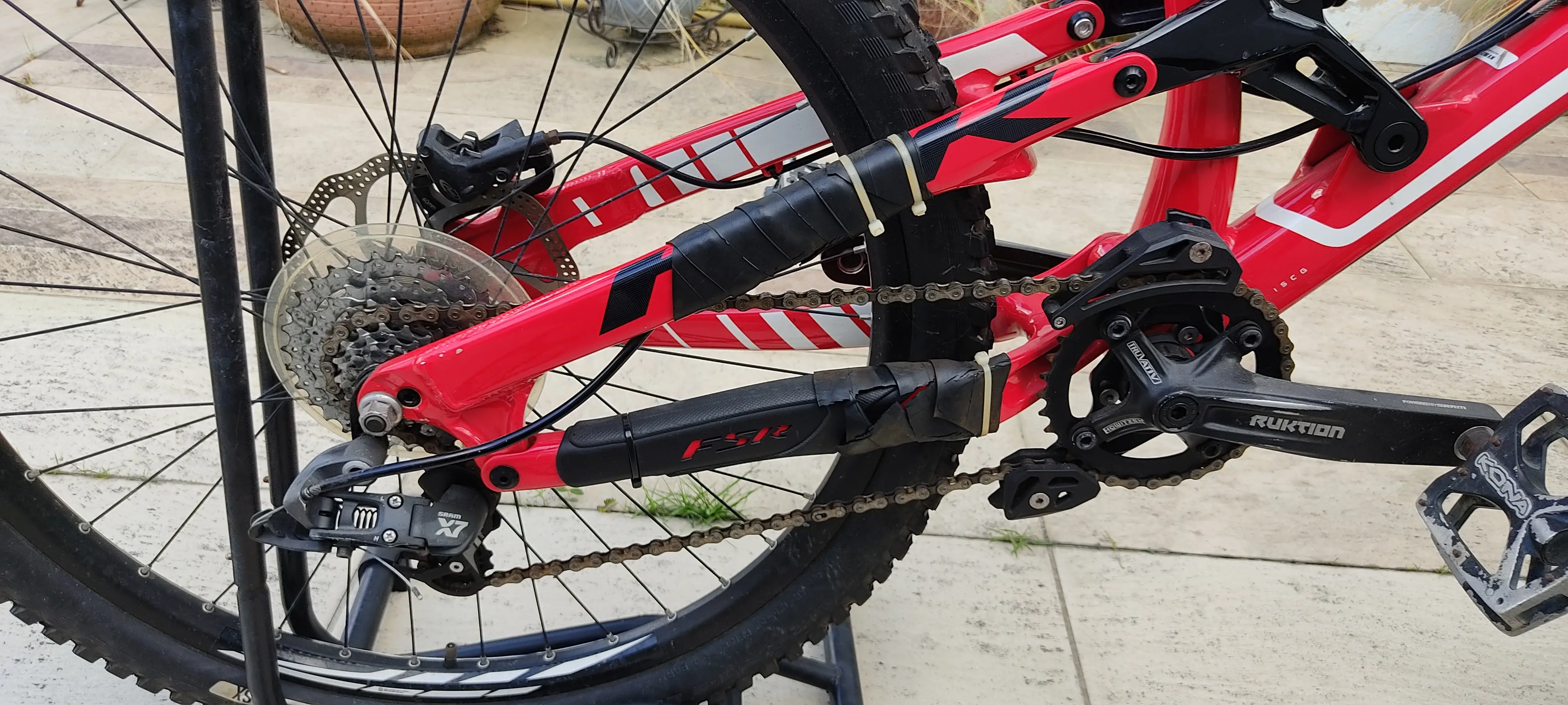 Polygon Collosus DH2 2011 and Specialized Status 1 2014
