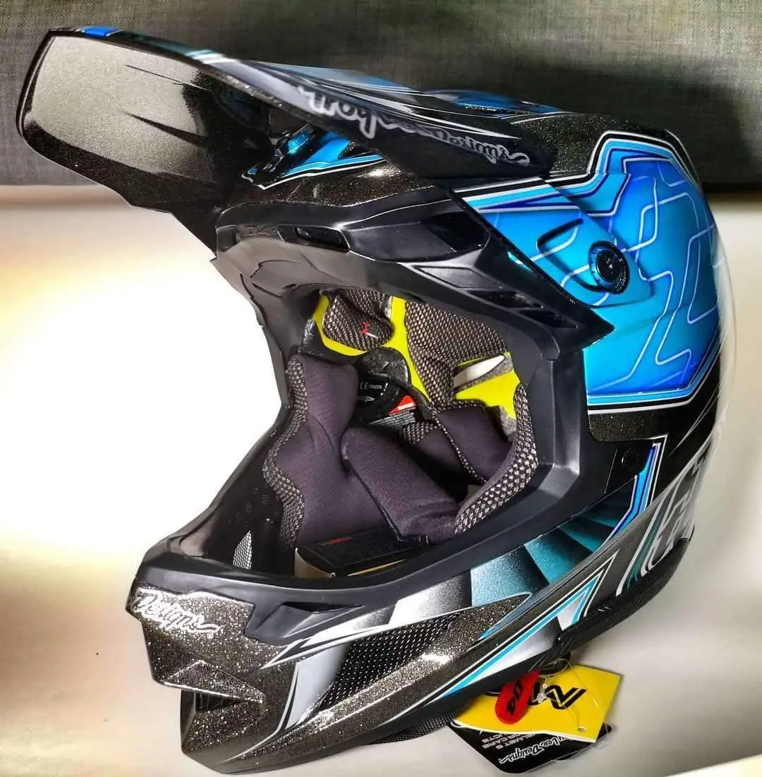 Troy Lee Designs D4 Helmet FULL FACE- Size XL, Unmatched Performance, RM1450!" - Unbeatable Protection at a Steal of RM1450!"