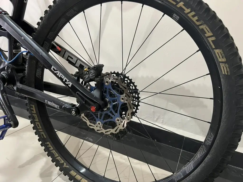 YT Capra CF 2017 M size 27.5 CabonFiber