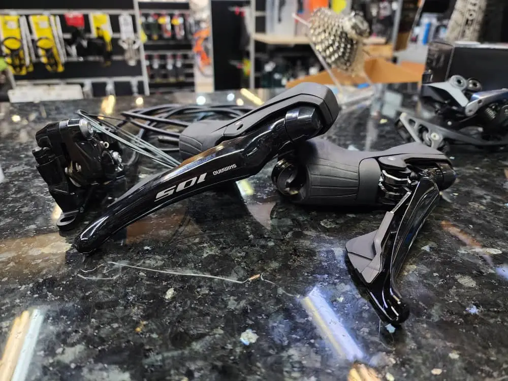 Shimano 105 + Ultegra Groupset (DISC) (Brand new taken out from new bike) (ROTOR INCLUDED)