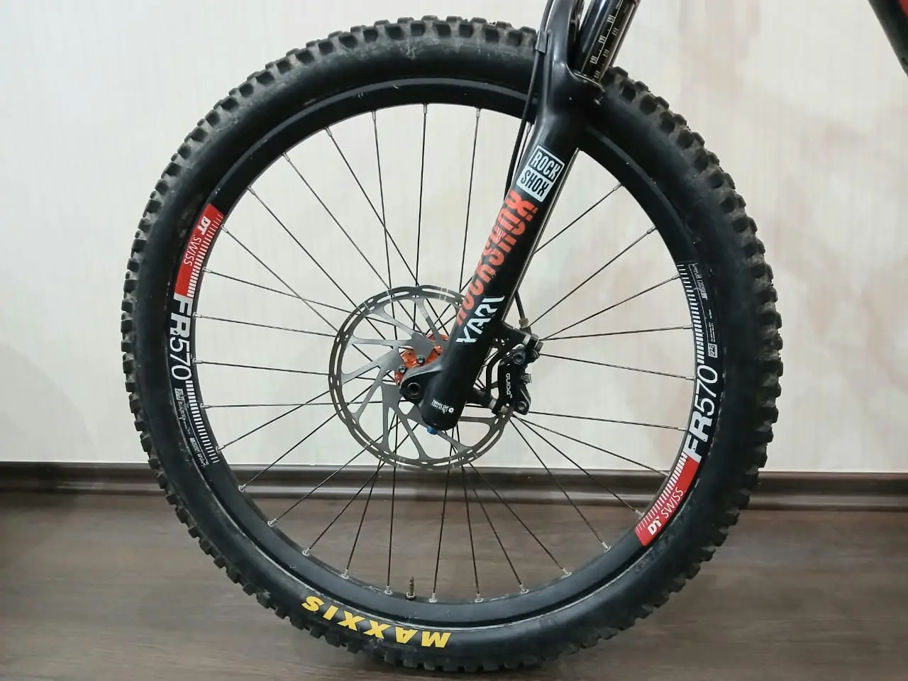Santa Cruz Nomad V4 2019 Carbon C - M Size "27.5" rim"