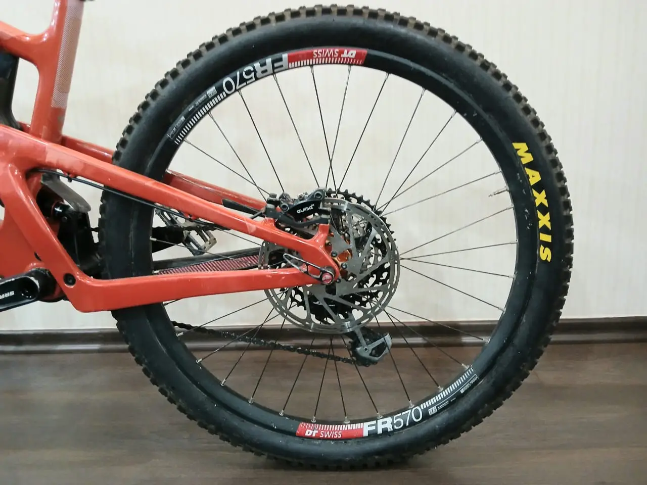 Santa Cruz Nomad V4 2019 Carbon C - M Size "27.5" rim"