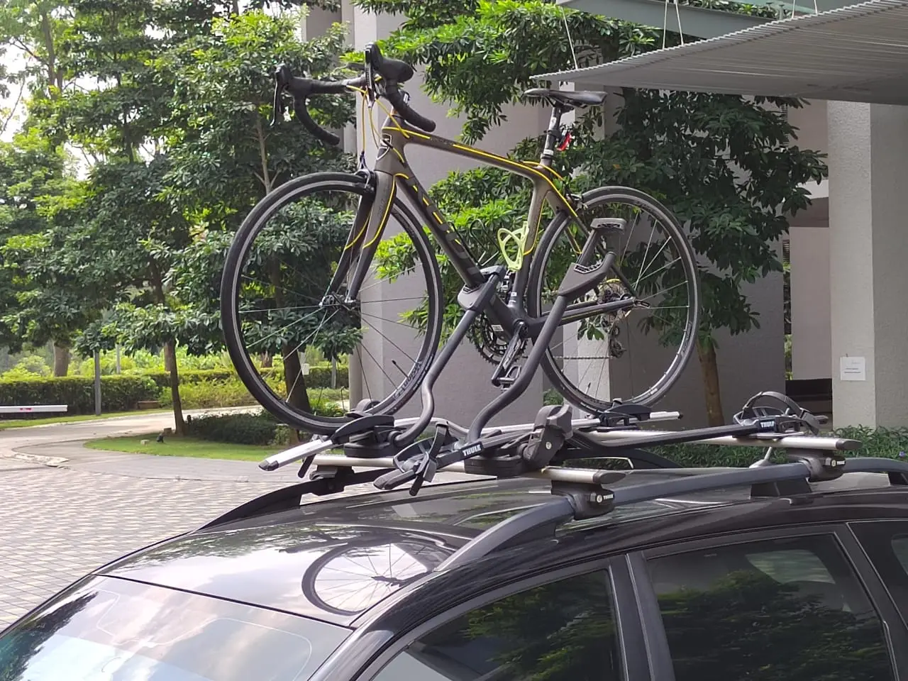 Thule roof bike rack (used & well function)