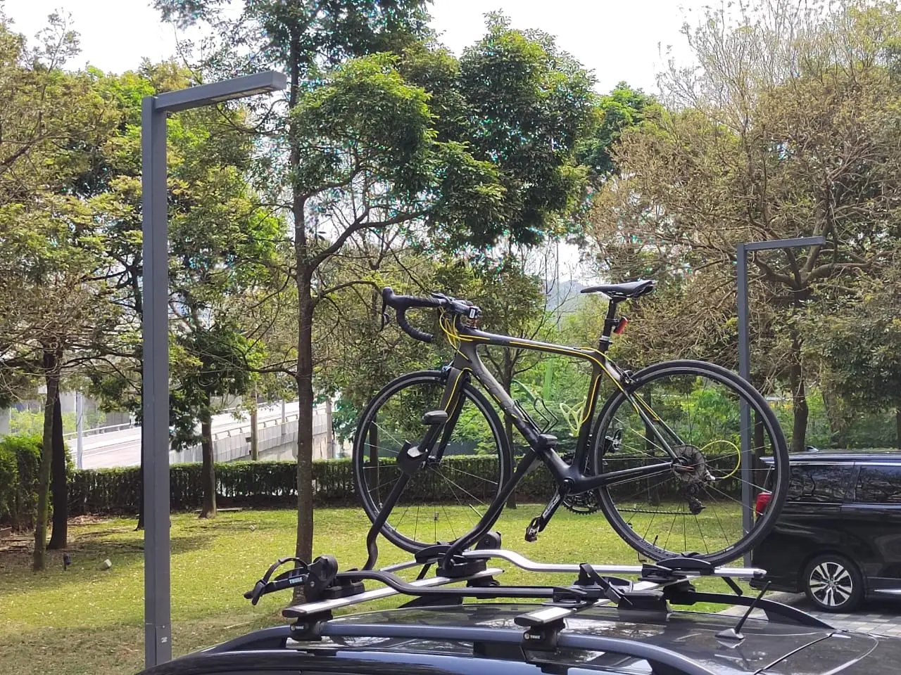 Thule roof bike rack (used & well function)