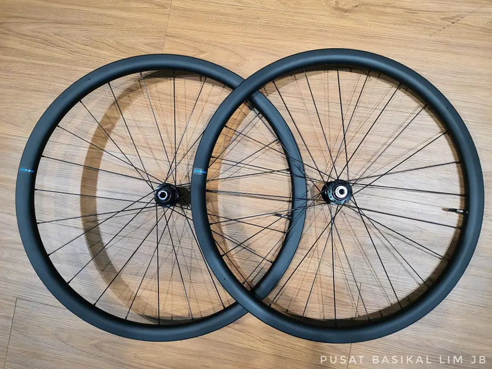 SHIMANO C32 Tubeless Disc Carbon Wheelset
