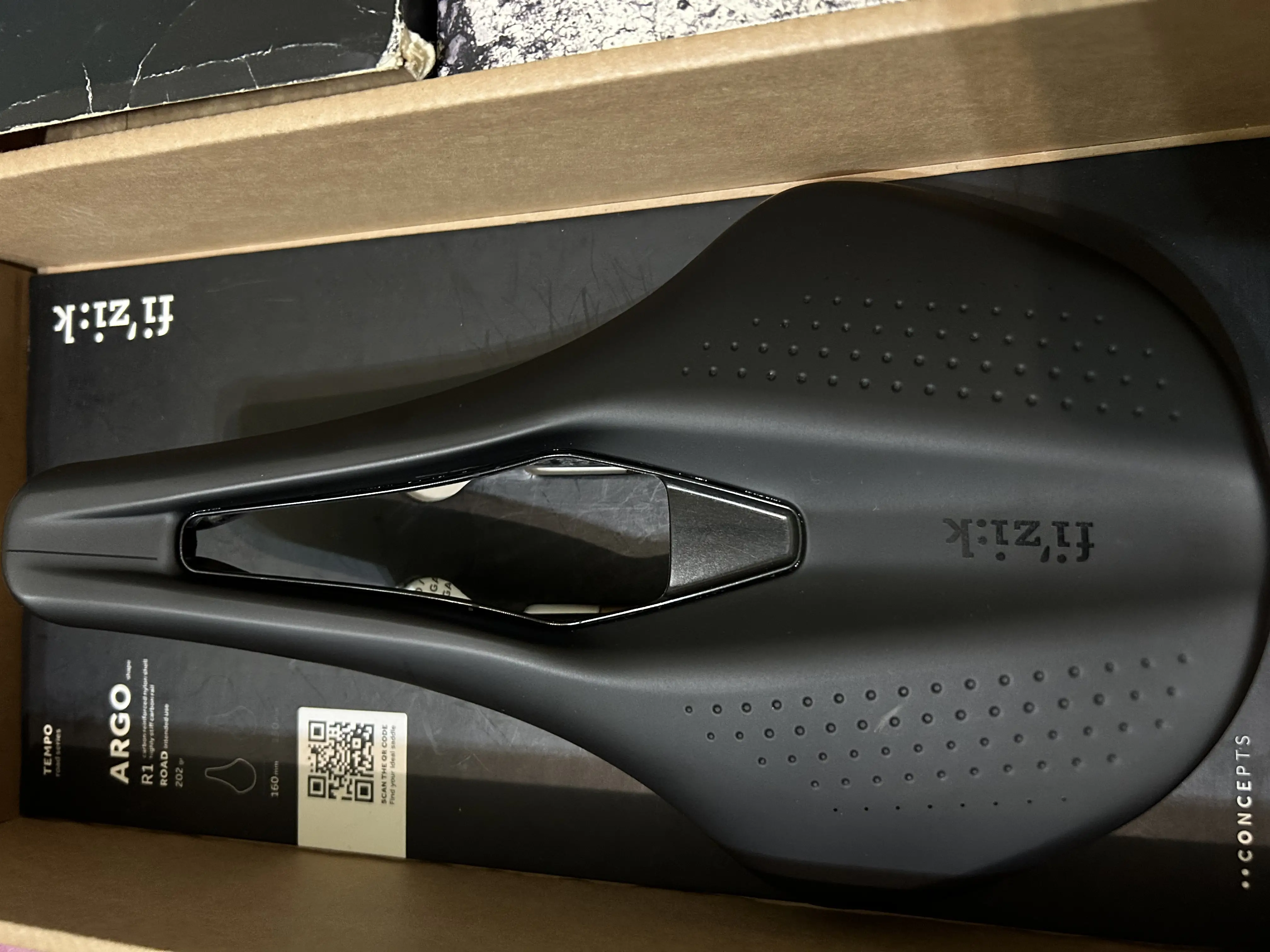 Fizik Tempo Argo Roadbike Carbon Saddle like ORIGINAL NEW HARGA LELONG !