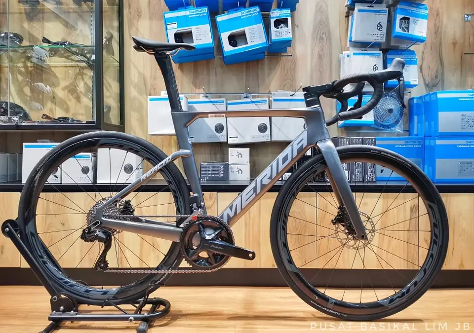 Merida Reacto 6000 105 Di2 With Fulcrum Wind 40DB Carbon Wheelset