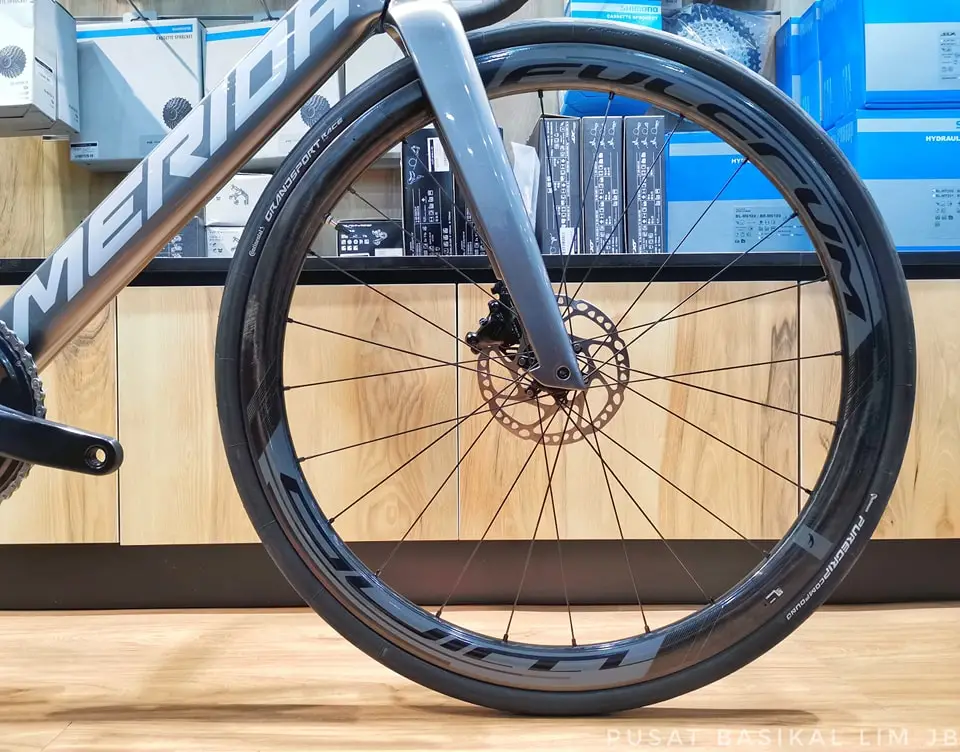 Merida Reacto 6000 105 Di2 With Fulcrum Wind 40DB Carbon Wheelset