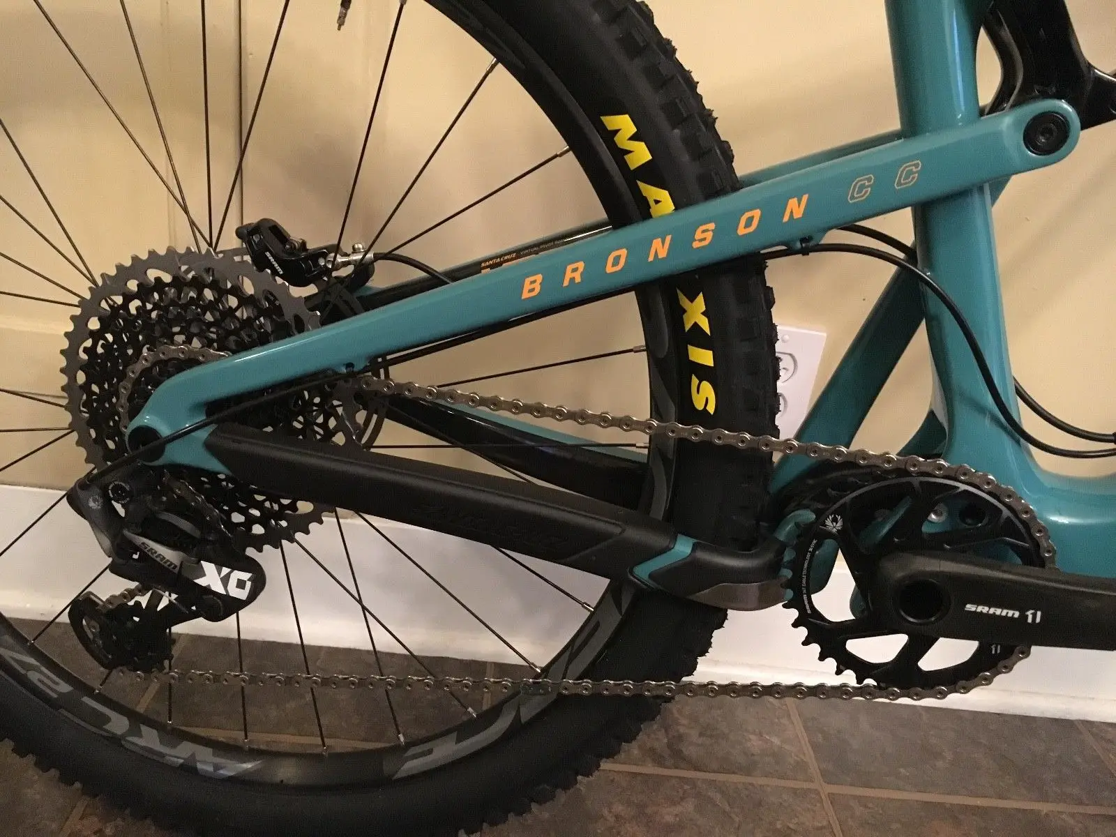 2017 SANTA CRUZ BRONSON CC X01 CARBON MOUNTAIN BIKE LARGE