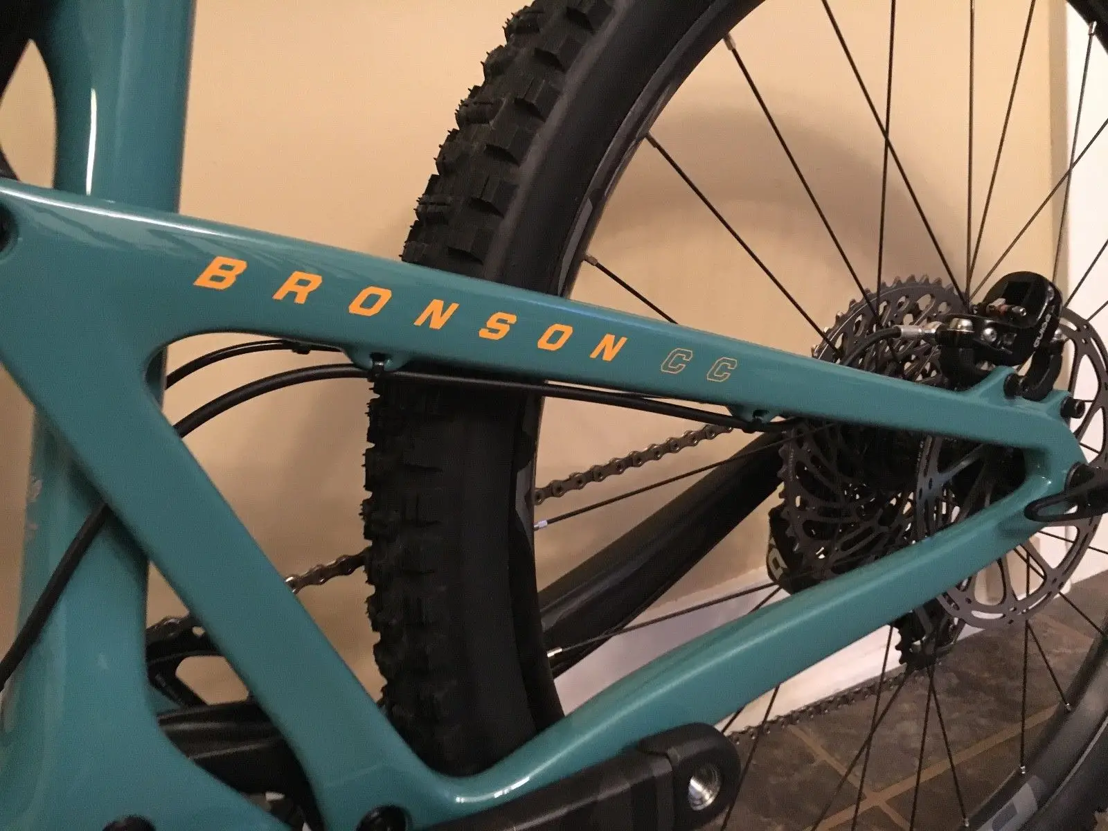 2017 SANTA CRUZ BRONSON CC X01 CARBON MOUNTAIN BIKE LARGE