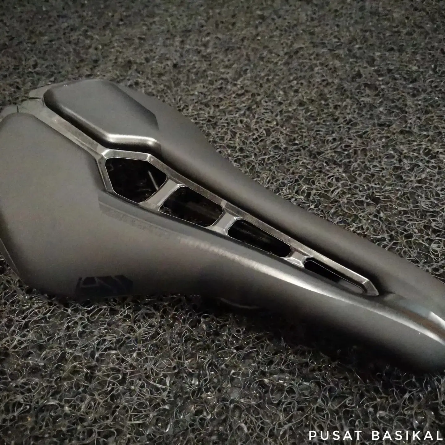 Pro Stealth Curved Team Saddle