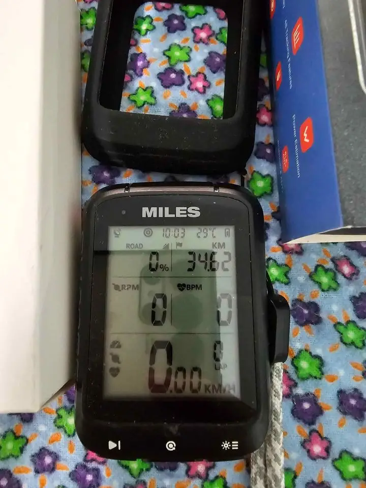 Raz pro smart tail light and Shanren miles bike computer with tailight control