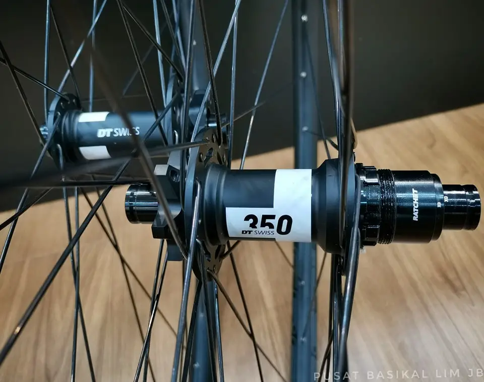 Stans Crest MK4 29 Rim With DT Swiss 350 Boost Hub