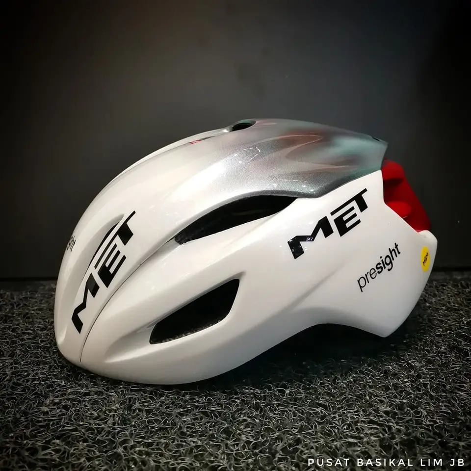 Met Manta MIPS Cycling Helmet