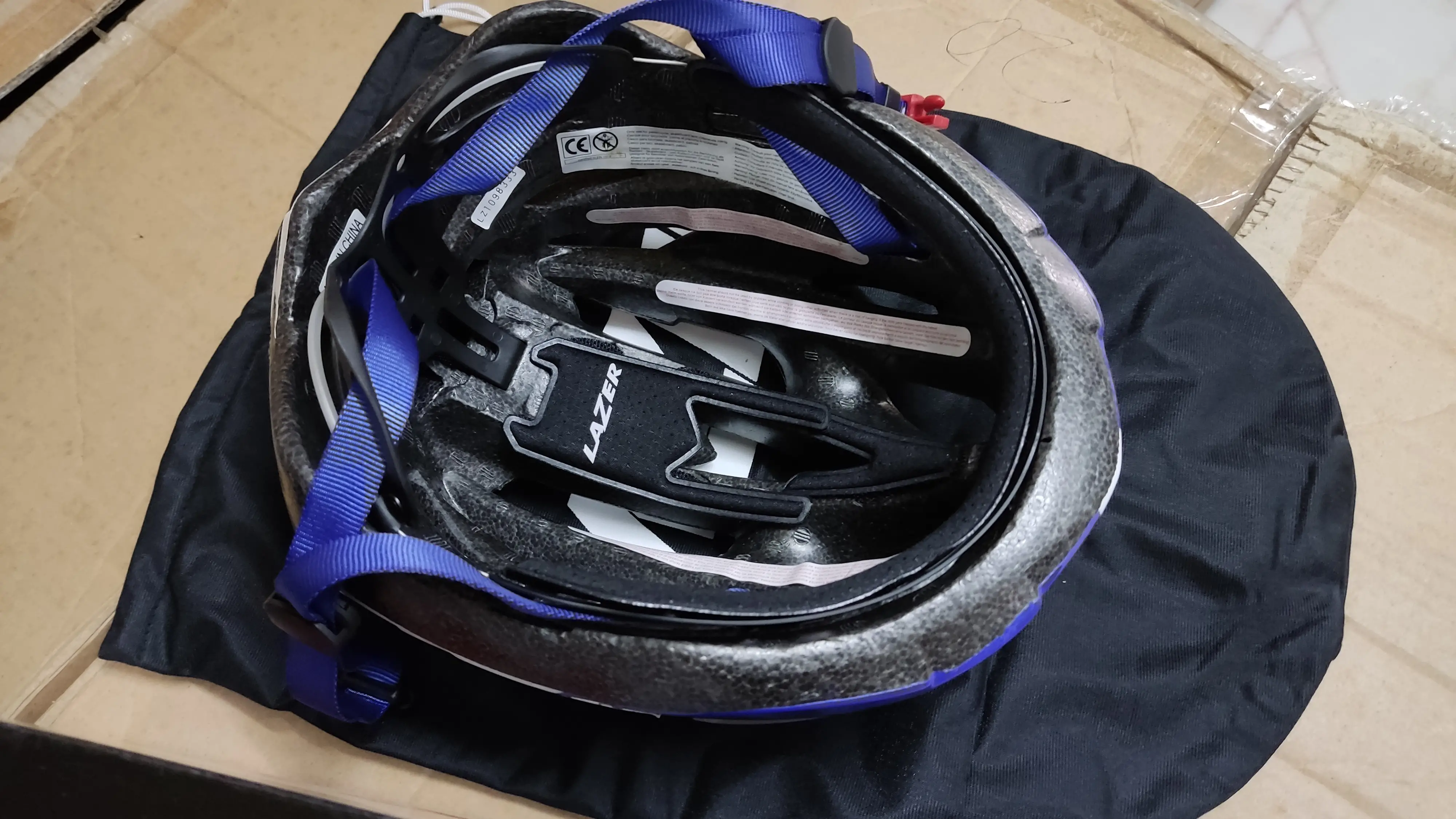 MEGA CLEARANCE SALE 60% OFF Lazer Neon Helmet Unisize (54-61cm) Blue