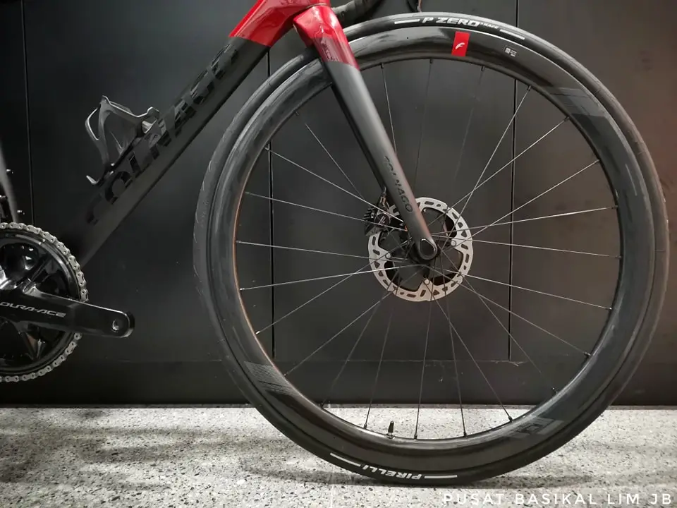 Colnago C68 With Dura-Ace DI2 + Fulcrum Wind40 .