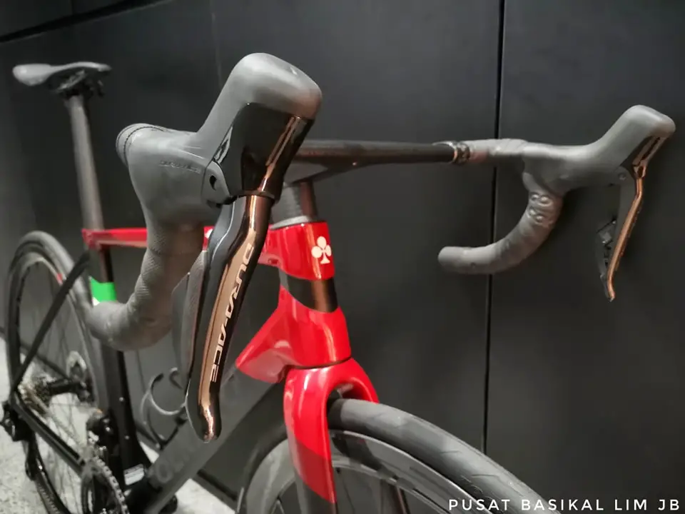 Colnago C68 With Dura-Ace DI2 + Fulcrum Wind40 .