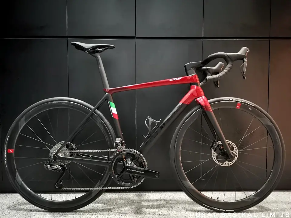 Colnago C68 With Dura-Ace DI2 + Fulcrum Wind40 .