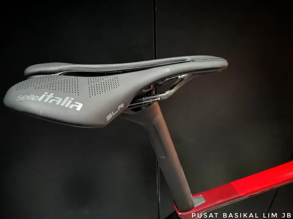 Colnago C68 With Dura-Ace DI2 + Fulcrum Wind40 .