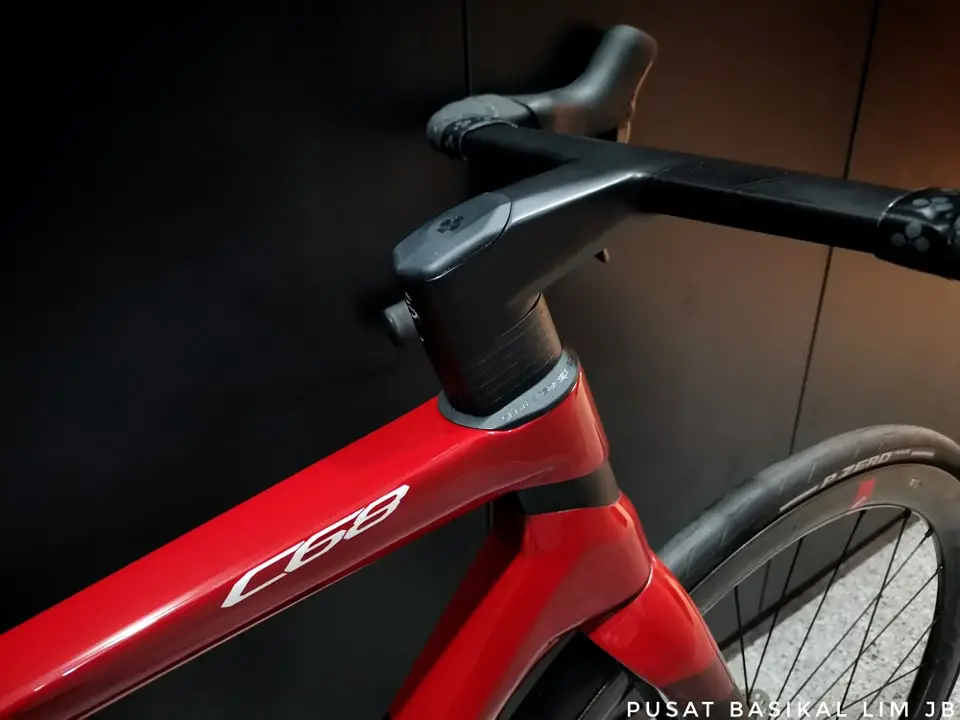Colnago C68 With Dura-Ace DI2 + Fulcrum Wind40 .