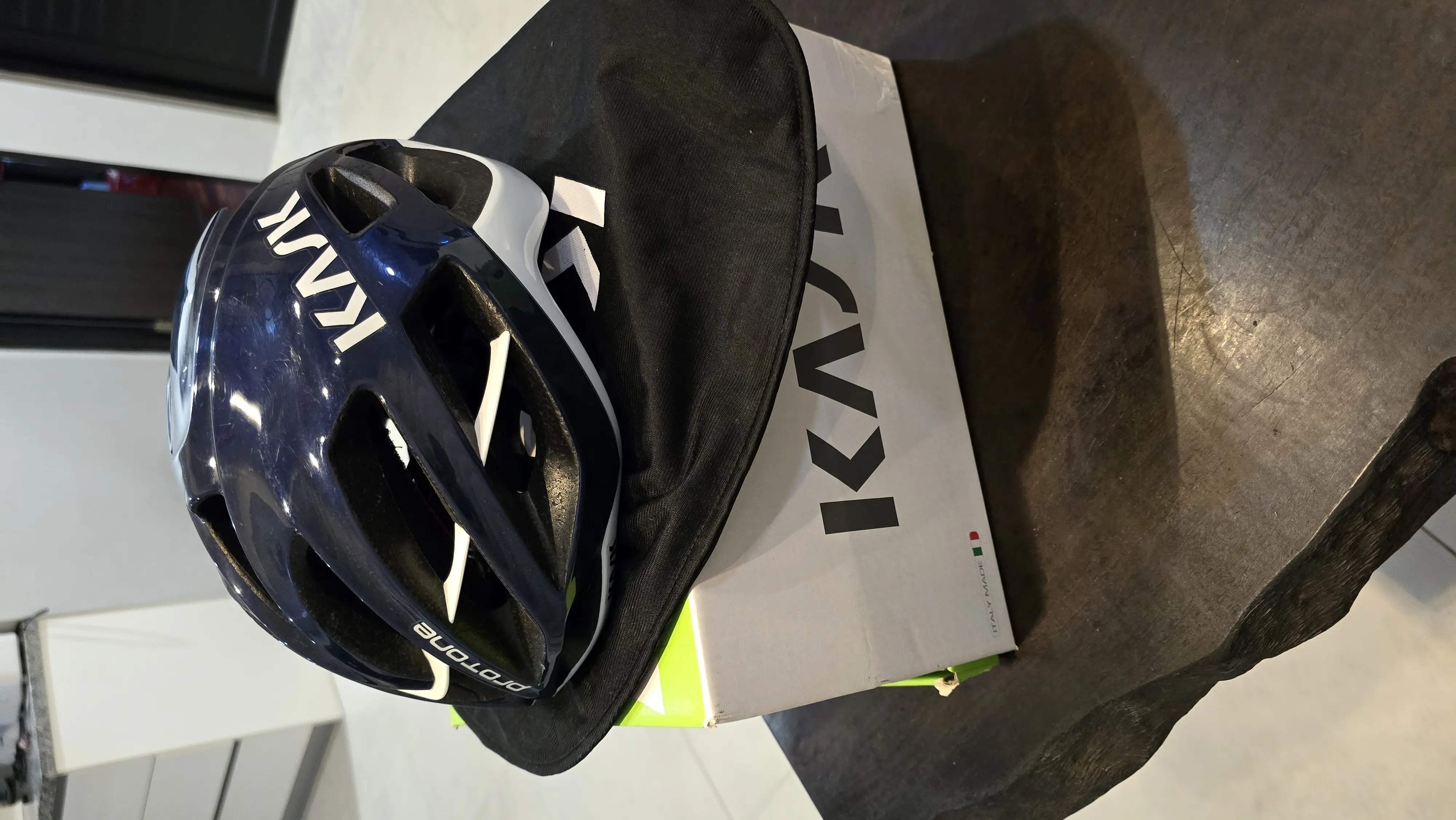 Kask protone