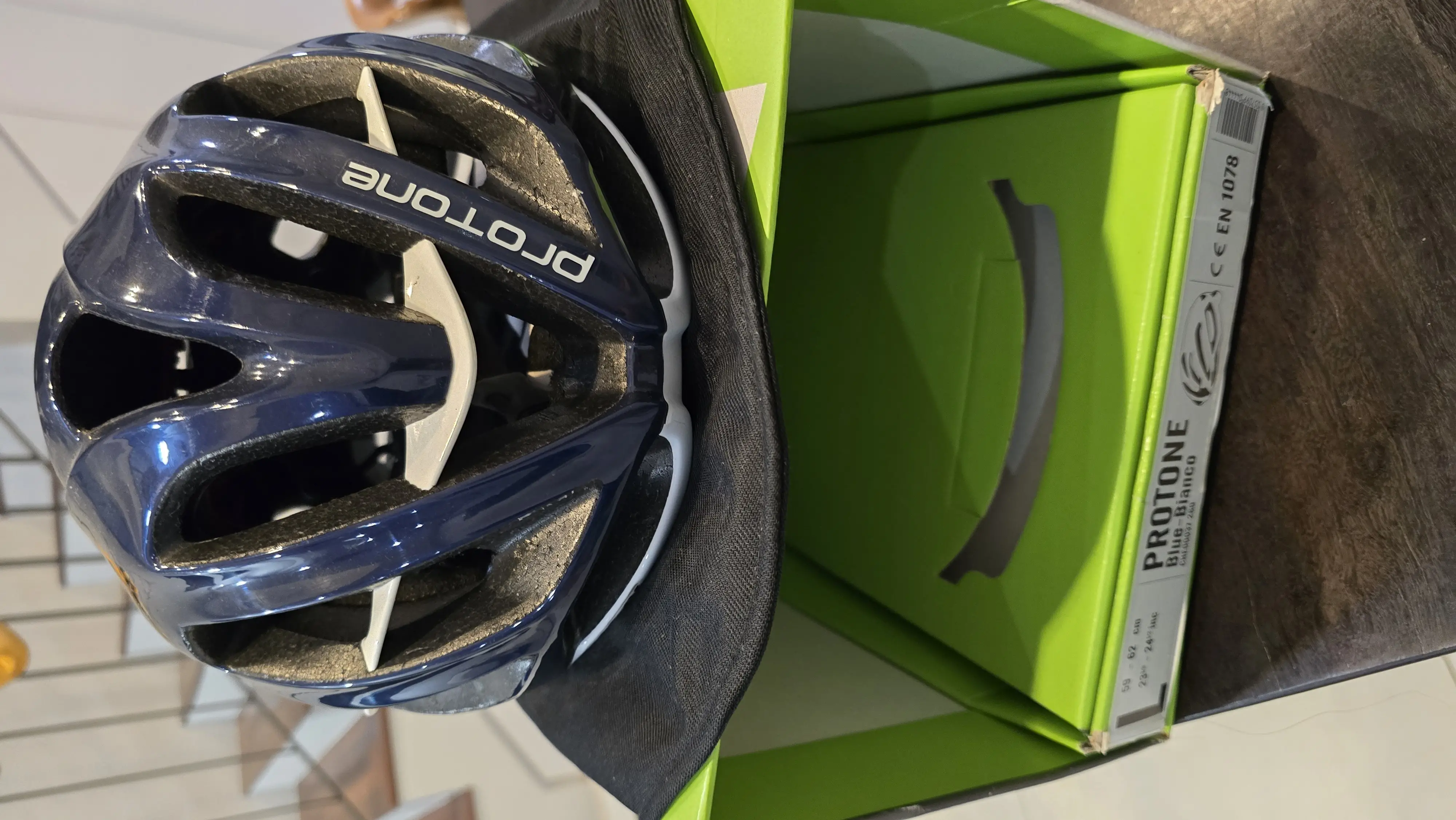Kask protone