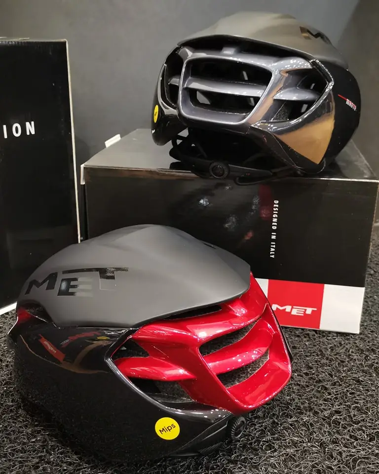 Met Manta MIPS Cycling Helmet........
