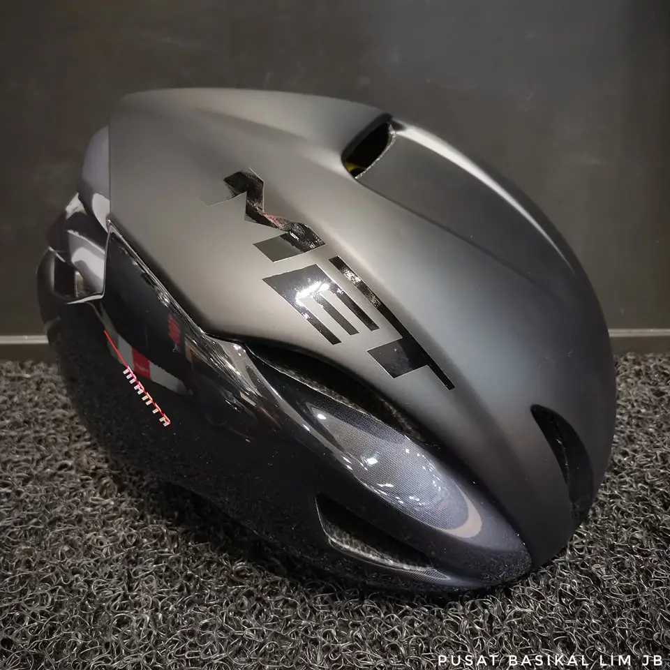Met Manta MIPS Cycling Helmet........