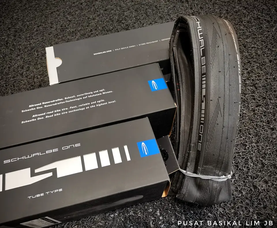 SCHWALBE ONE 700X25C Road Tire...