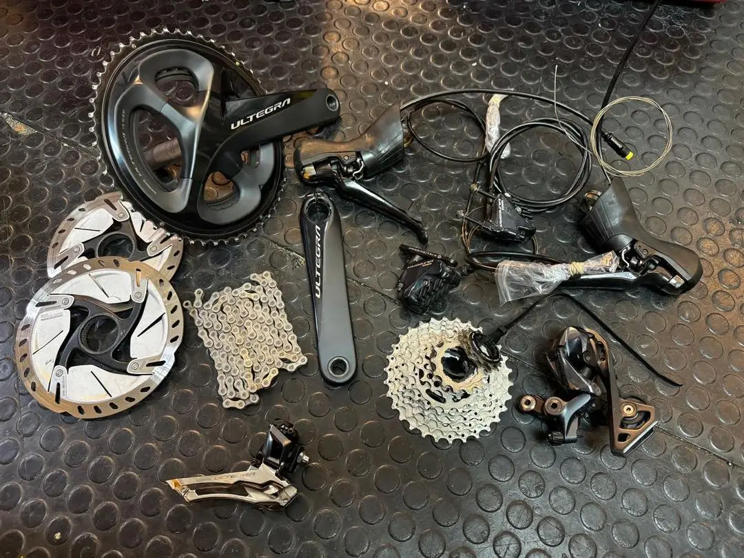 Shimano Ultegra R8020 (Disc 11Speeds) Used !!
