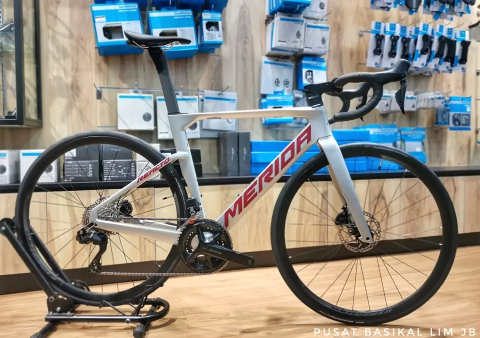 Merida Reacto 6000 105 DI2 Carbon Road Bike ........................