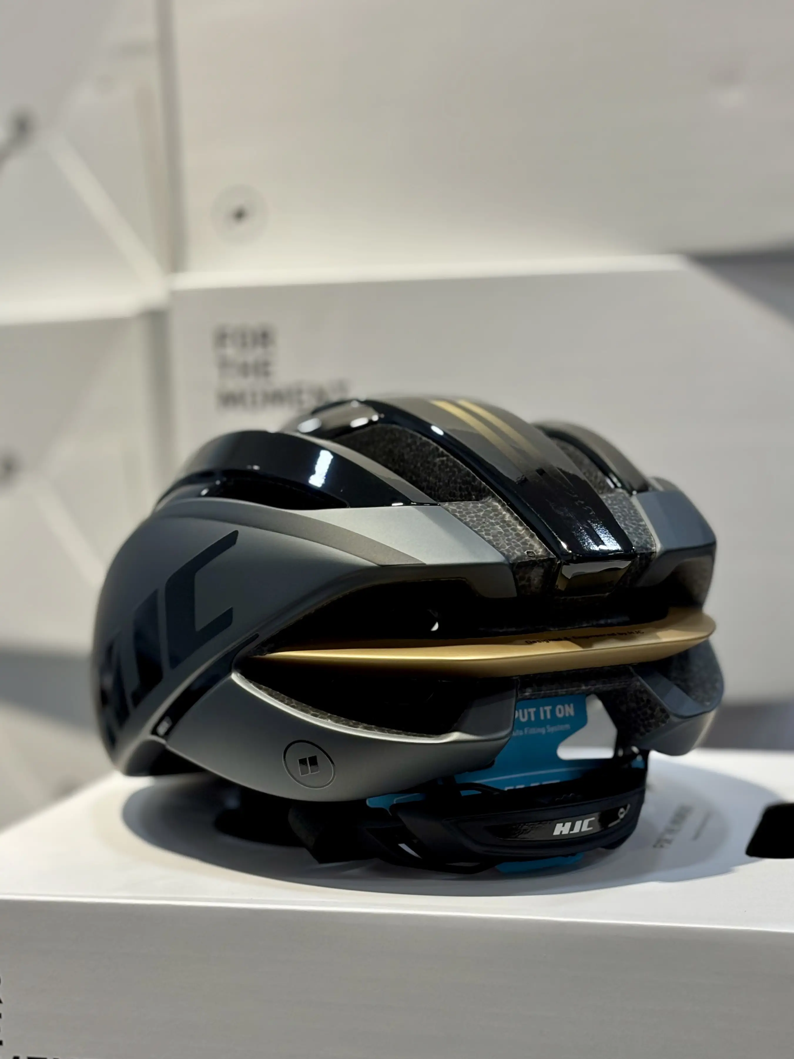 HJC IBEX 3 Road Helmet （Black Gold ）