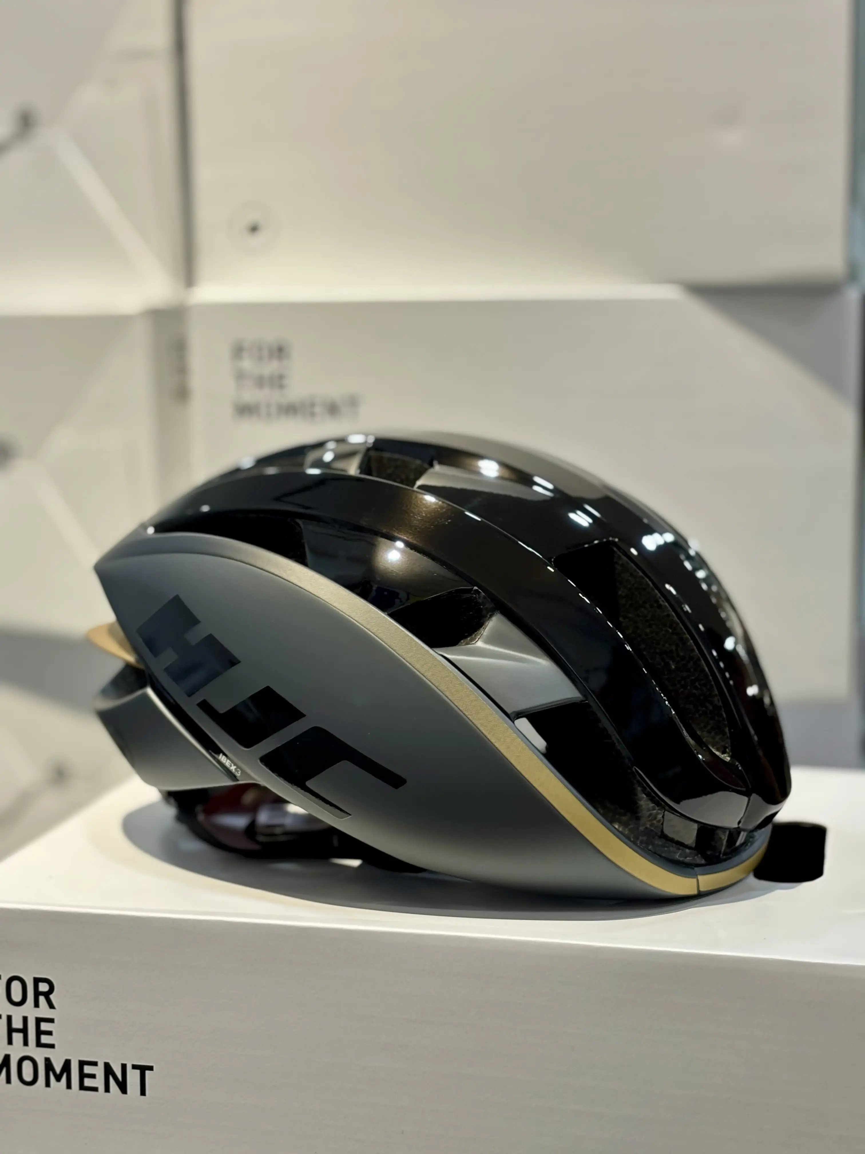 HJC IBEX 3 Road Helmet （Black Gold ）