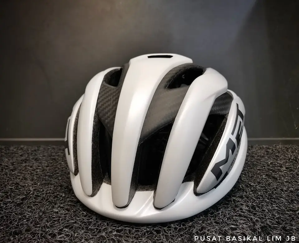 Met Trenta 3K Carbon MIPS Helmet..............