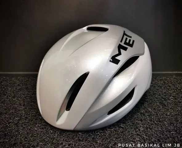 Met Manta MIPS Cycling Helmet...............