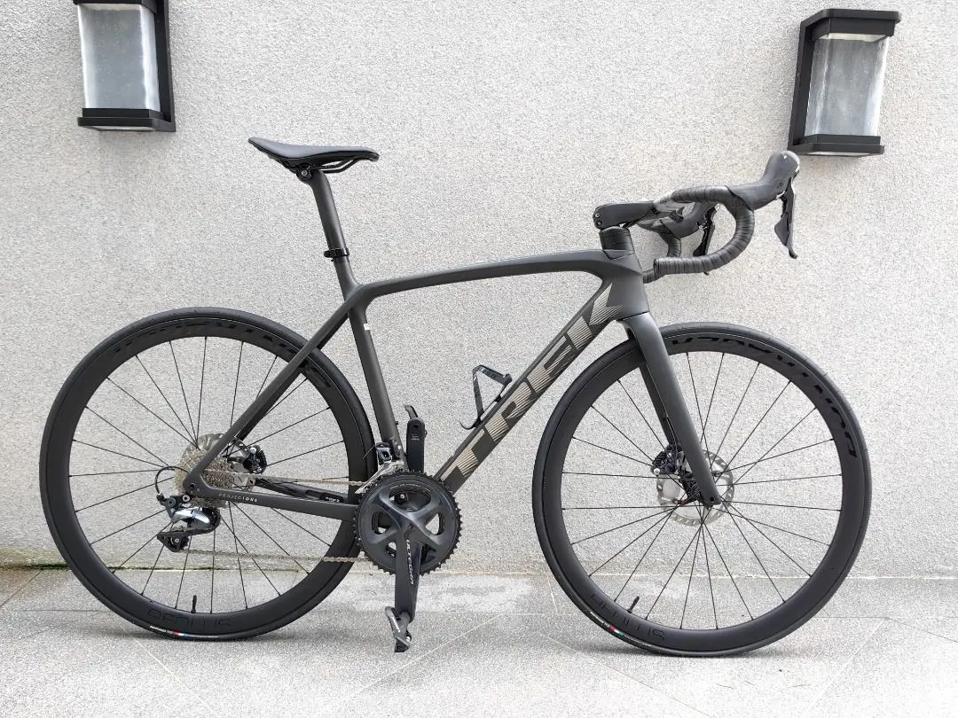 Trek Emonda SLR6 Matte Onyx Project One 800 OCLR