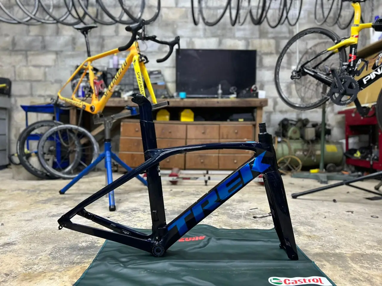 Trek Madone  SL7 gen6 rim brake frameset